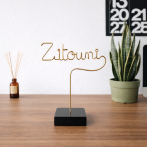 Nom artistique en fil métallique